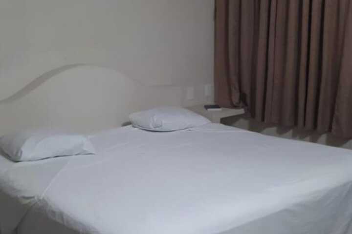 Room 10 of 38