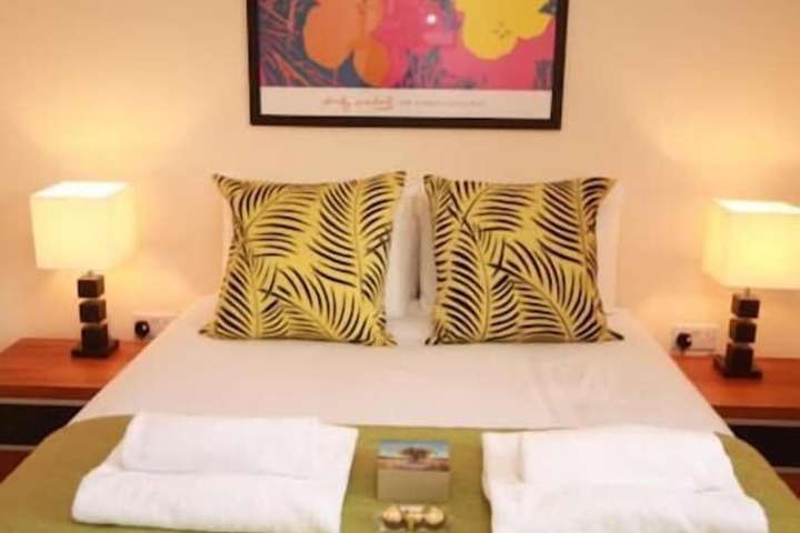 Room 6 of 14