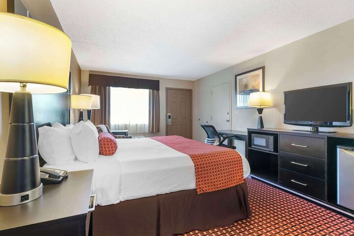 Room 11 of 26