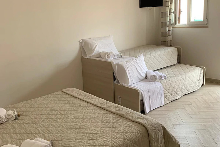 Room 3 of 8