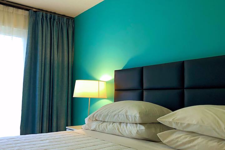 Room 4 of 68