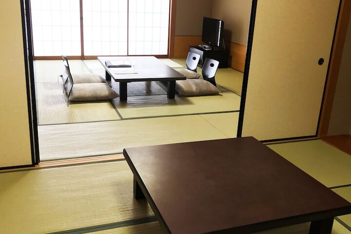 Room 14 of 50
