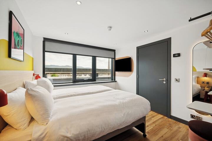 Room 8 of 47