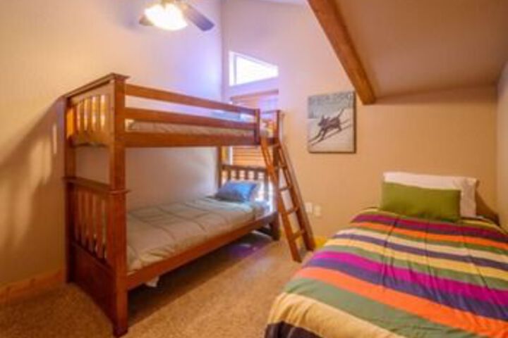 Room 7 of 18