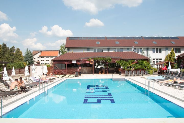Pool 23 of 51
