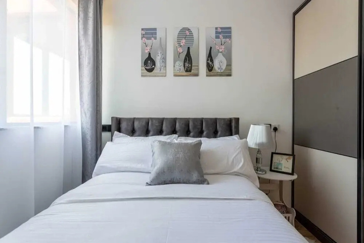 Room 3 of 28