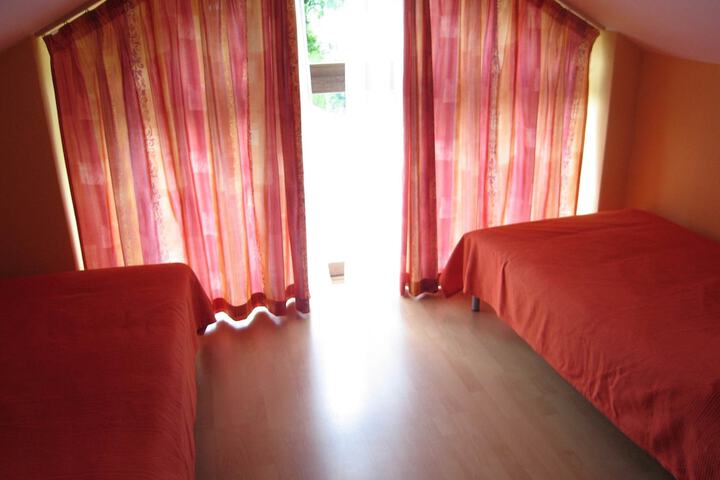 Room 3 of 25