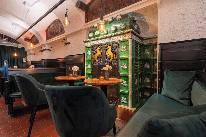 Lounge 106 of 125