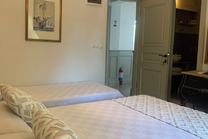 Room 10 of 80