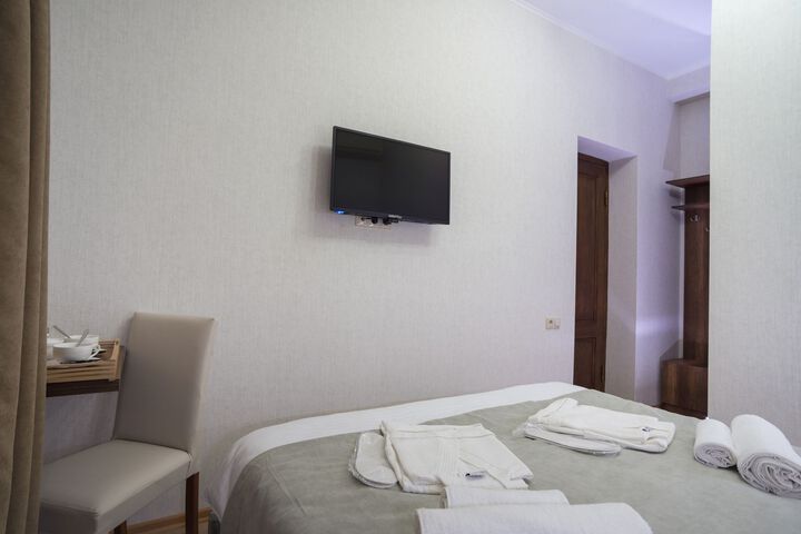 HOTEL 9 ROOMS