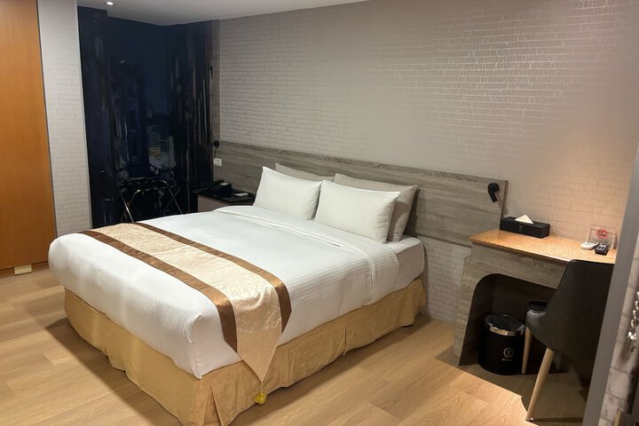 Room 45 of 77