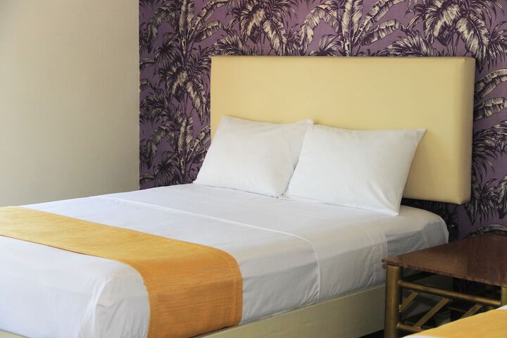 Room 5 of 33