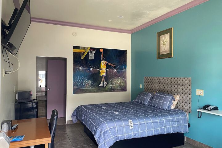 Room 10 of 25