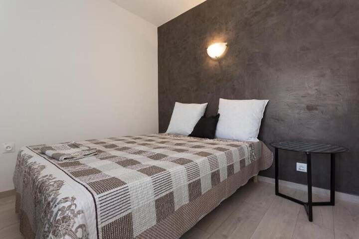 Room 16 of 32