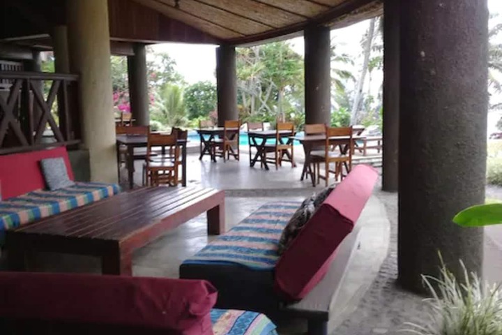 Lounge 17 of 46