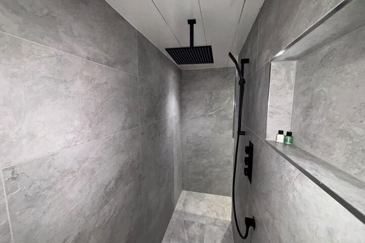 Room 75 of 106