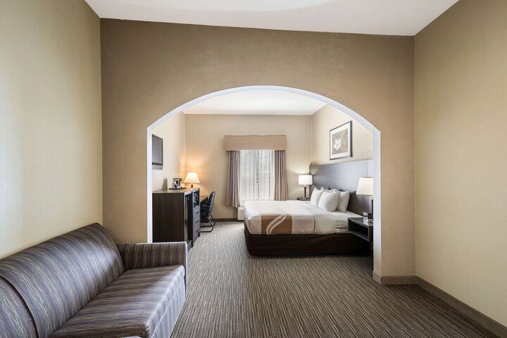 1 King Bed Accessible (4 of 19)