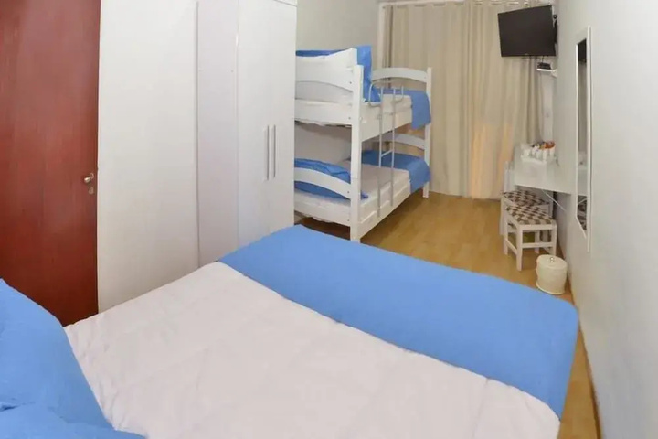 Room 6 of 8