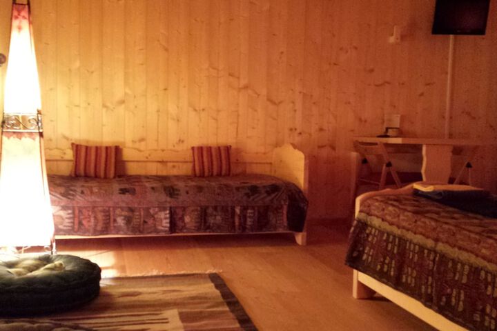 Room 8 of 144