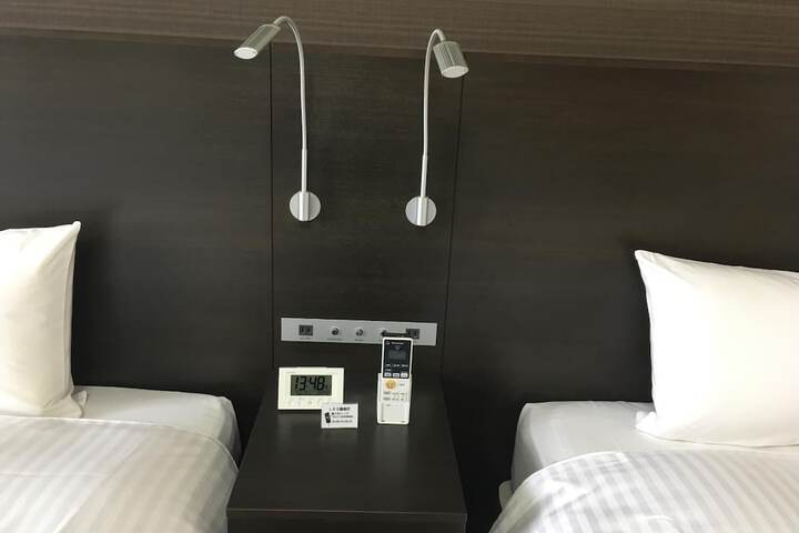 Room 9 of 33