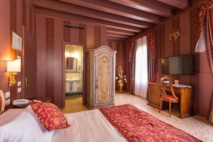 Room 12 of 92
