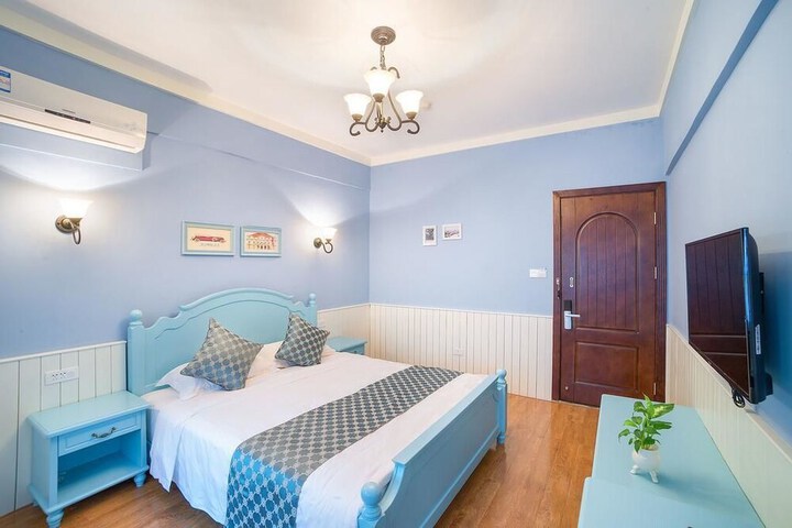 Room 4 of 43