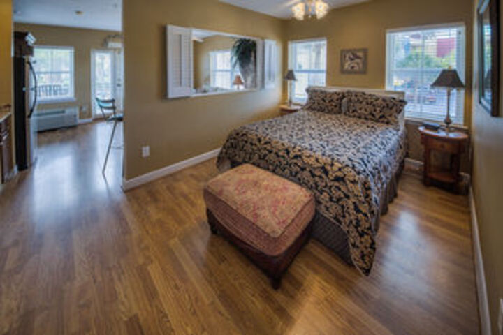 Room 48 of 102