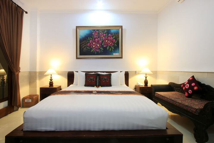 Room 30 of 213