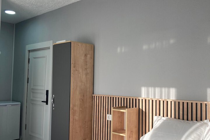 Room 9 of 126