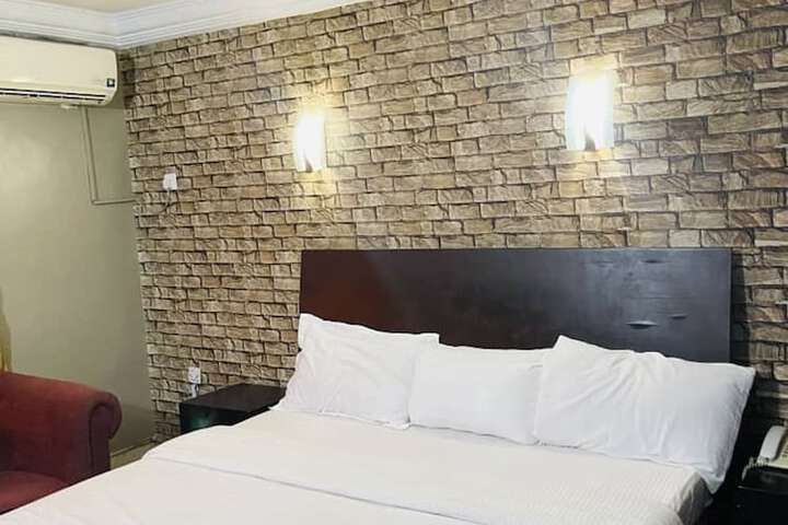 Room 7 of 27