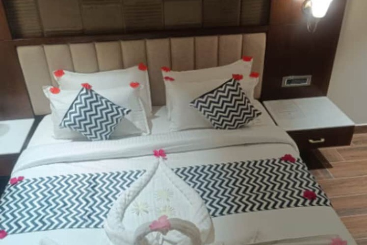 Room 17 of 38