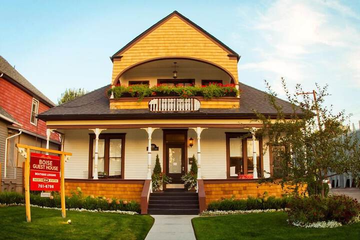 Hotel Exterior 56 of 60