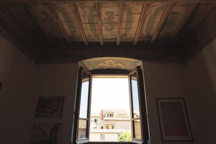 Room 21 of 32