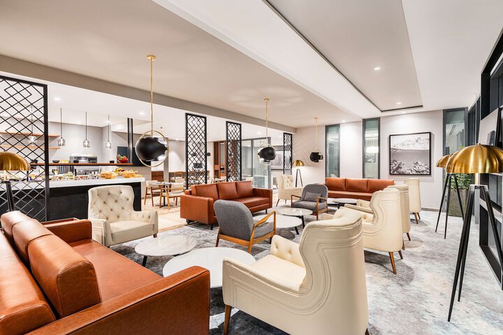 Lounge 248 of 260