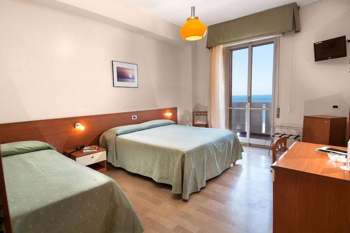 Room 10 of 46