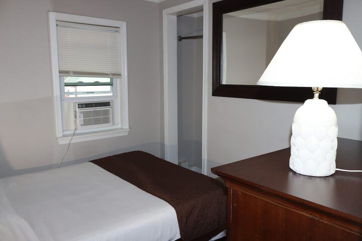 Room 6 of 83