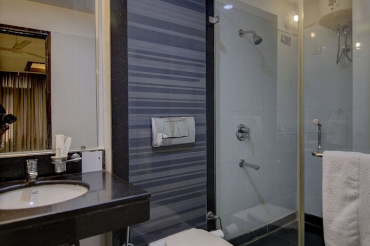 Room 10 of 12