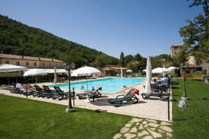 Pools & Facilities