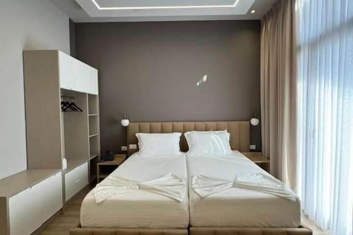Room 28 of 78