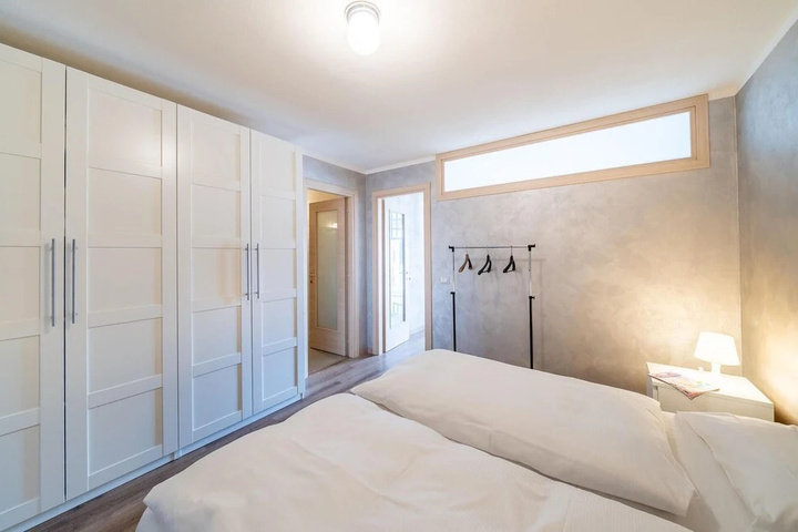 Room 2 of 20