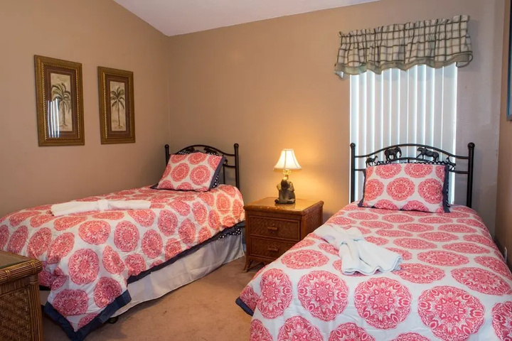 Room 4 of 15