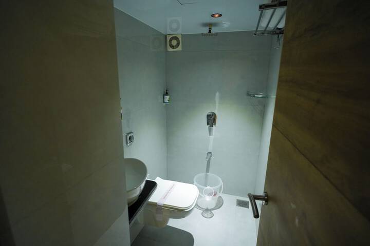 Room 12 of 18