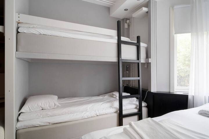 Room 215 of 865