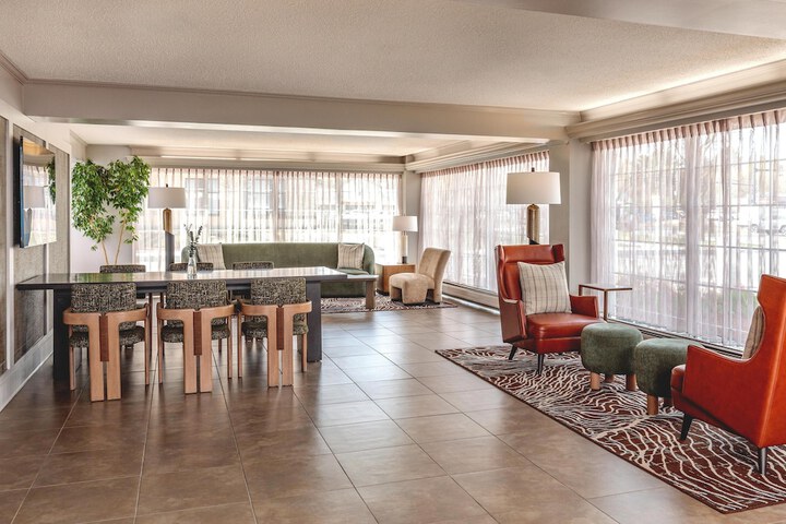 Entrance & Lobby