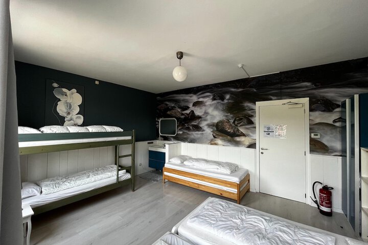 Room 4 of 38
