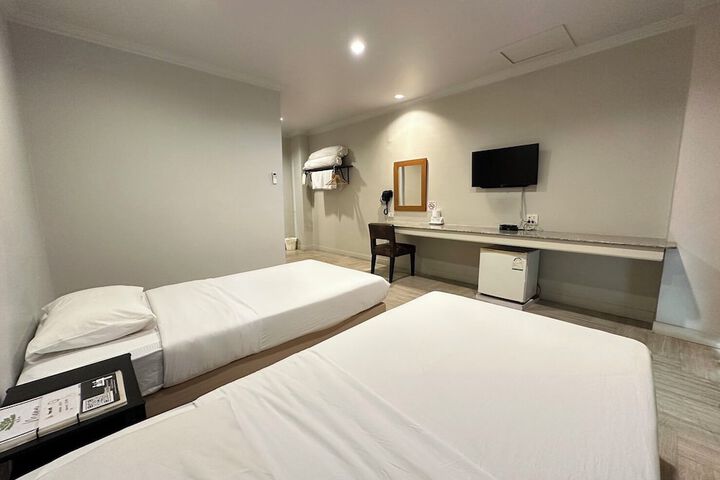 Room 9 of 45