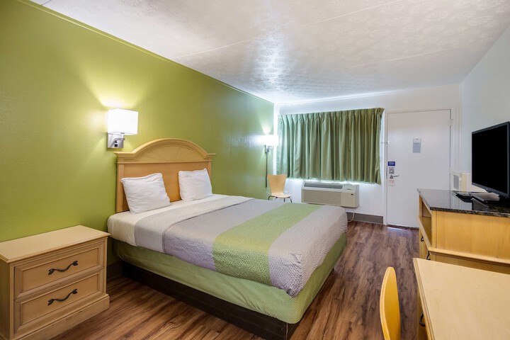 Deluxe Room 1 King Bed Refrigerator, Microwave (2 of 15)