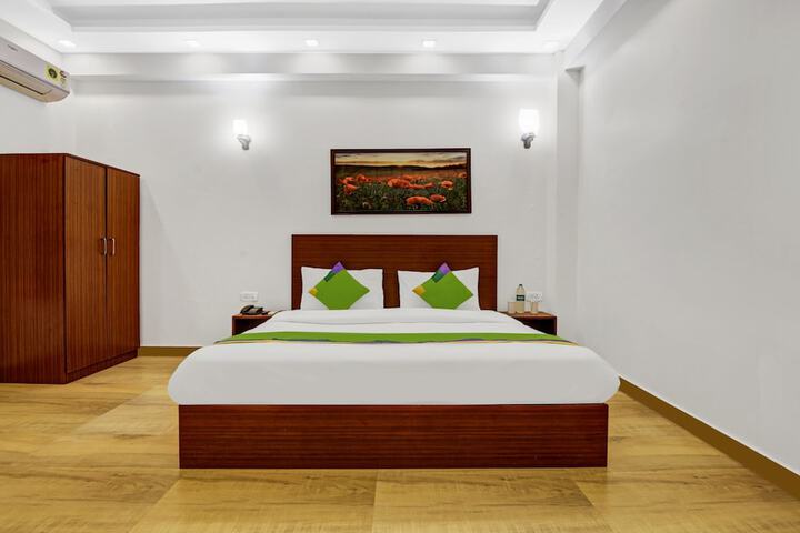 Room 15 of 33