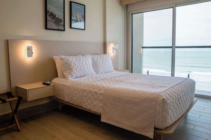 Room 2 of 83