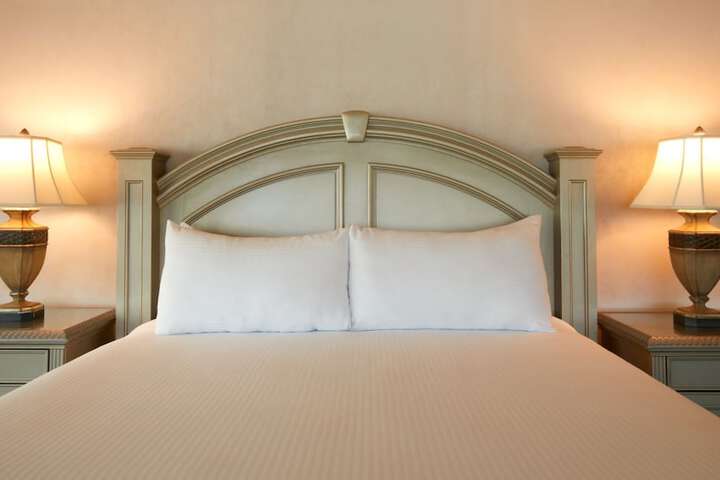 Deluxe King Bed (44 of 45)